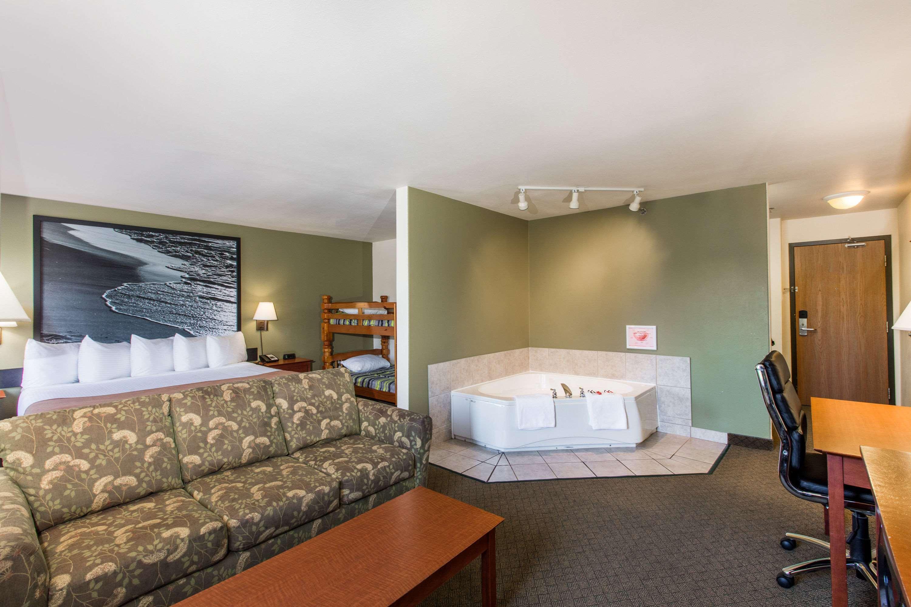 Super 8 by Wyndham Amherst NS Eksteriør billede
