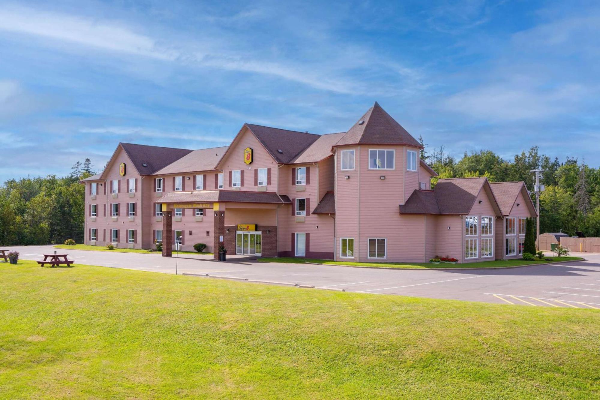 Super 8 by Wyndham Amherst NS Eksteriør billede